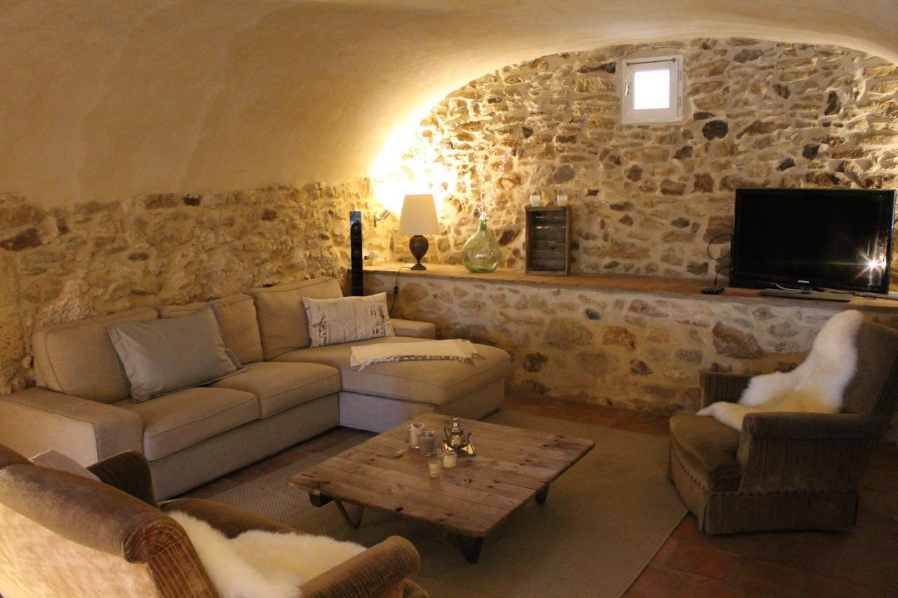 Mas Les Romarins, 10 Min D'Uzes, Piscine Et Grand Jardin Clos, Jeux, Nid De Repos Et Base Pour Activites Dans Le Gard (Adults Only) Bagian luar foto