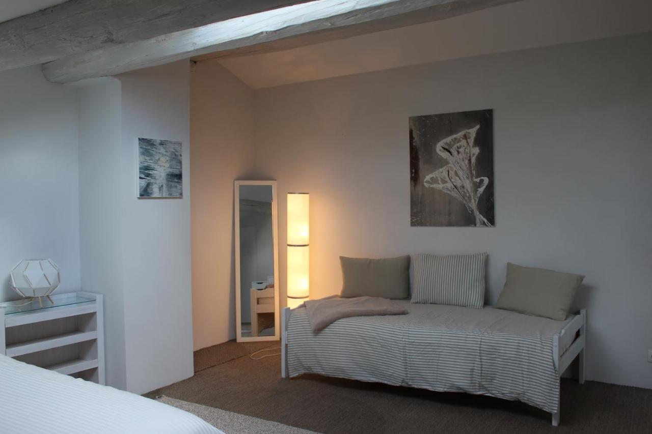 Mas Les Romarins, 10 Min D'Uzes, Piscine Et Grand Jardin Clos, Jeux, Nid De Repos Et Base Pour Activites Dans Le Gard (Adults Only) Bagian luar foto